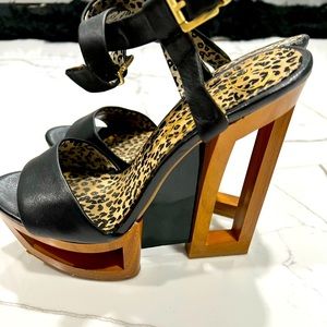 Stylish /unique Jessica Simpson open base and heel!